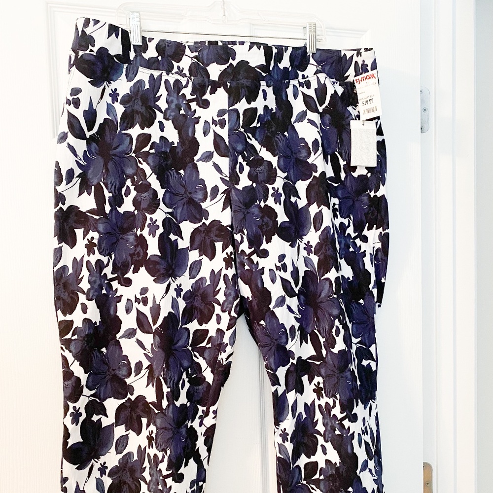 Dahlia® Cropped Pants New w/tags, 22W